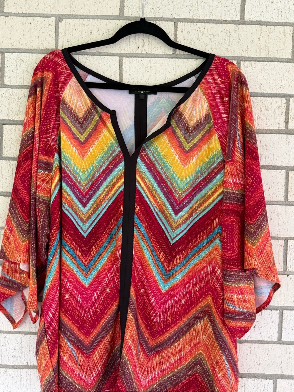 V-Neck Chevron Print Tunic in Red Multicolor